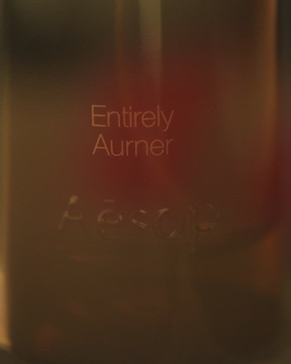 How to use Entirely Aurner Eau de Parfum