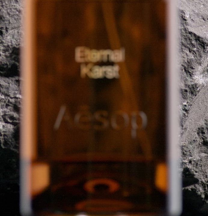 How to use Eternal Karst Eau de Parfum