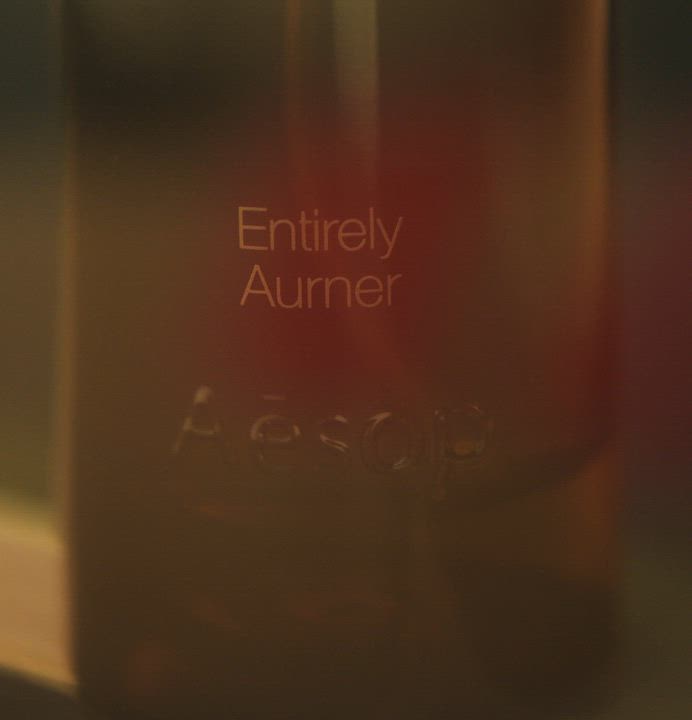 How to use Entirely Aurner Eau de Parfum