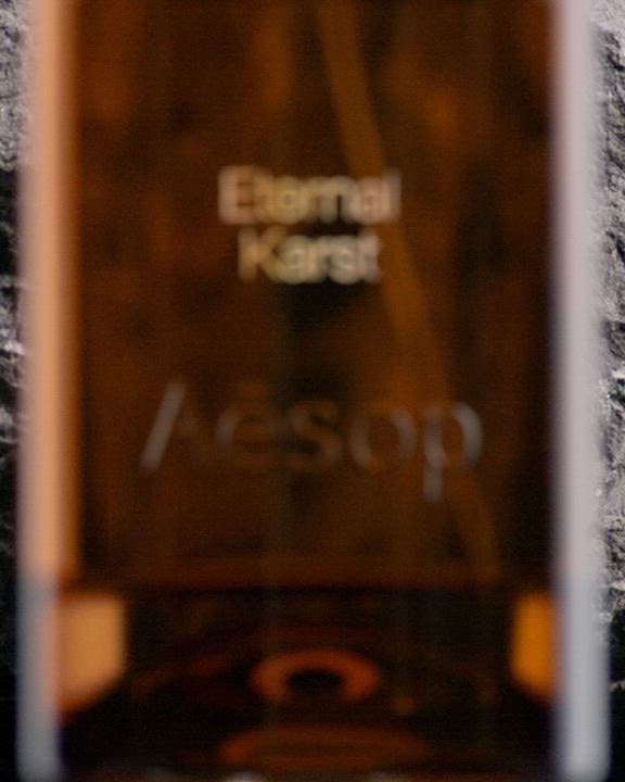 How to use Eternal Karst Eau de Parfum